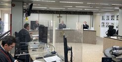 Foto do Pleno do TRE-CE. Descrição após a notícia. 