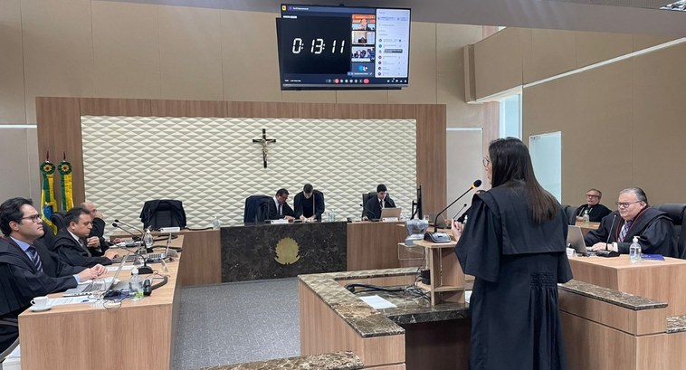 Pleno do TRE-CE acata pedidos de desfiliação de 14 agremiados do PDT, dentre os quais 12 são deputados Registro fotográfico na horizontal feito no pleno do TRE-CE. O presidente do TRE-CE e os demais ...