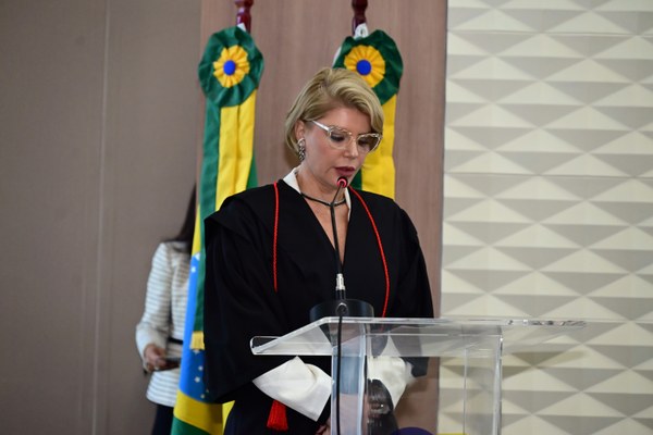 Pleno do TRE-CE dá posse à Luciana Madruga como desembargadora eleitoral