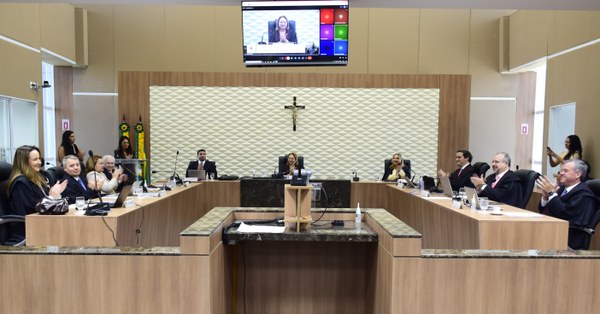 Pleno do TRE-CE empossa Arsênia Breckenfeld como desembargadora eleitoral na categoria jurista