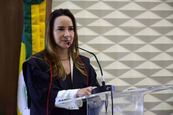 Pleno do TRE-CE empossa Arsênia Breckenfeld como desembargadora eleitoral na categoria jurista