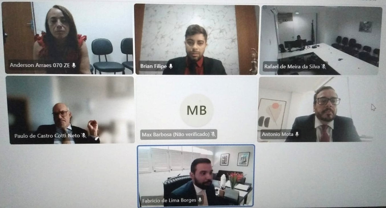 A imagem mostra a tela de uma reunião realizada em plataforma de videoconferência, organizada em...