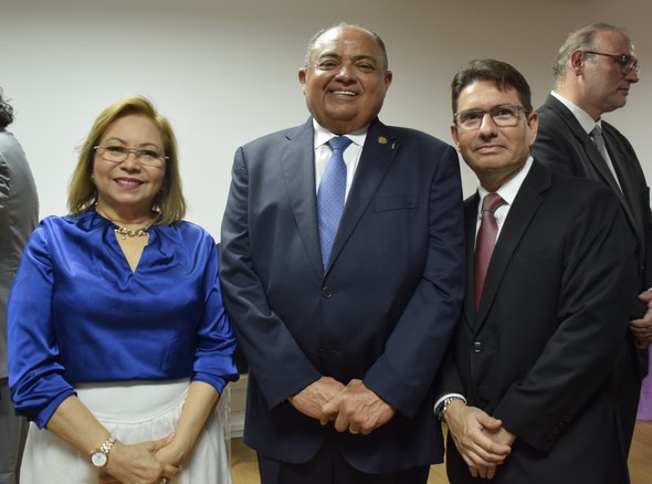  Na imagem, a desembargadora Iraneide, o ministro Teodoro Silva Santos e o juiz Alisson Simeão e...