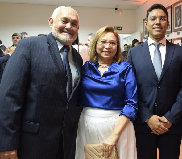 Na imagem, a presidente do TRE-CE e os desembargadores Durval e Wilker estão posicionados lado a...