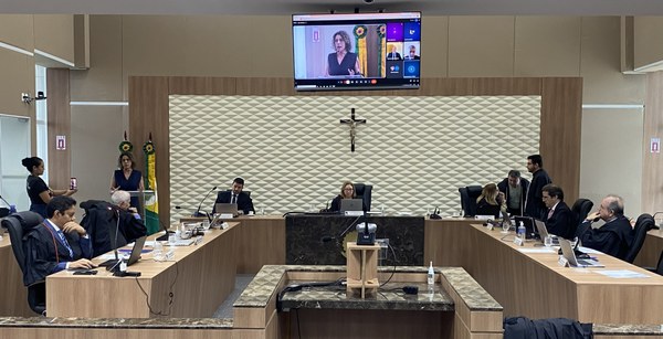 Presidente do TRE-CE destaca a transparência e a segurança da urna eletrônica em sessão do Pleno