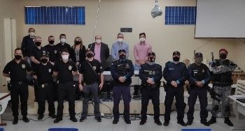 Presidente do TRE-CE reúne-se com órgãos de segurança em Missão Velha Imagem Ascom TRE. Descrição no texto.