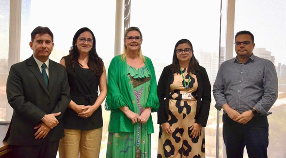 Projeto pioneiro do TRE-CE concorre ao Prêmio Innovare 2025 Registro fotográfico feito na sala da Presidência do TRE-CE. Na imagem, estão presentes as cinco...