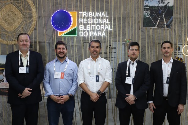 Representantes do TRE do Ceará participam da Enastic 2024, no Pará A primeira foto é colorida, em formato retangular. O registro foi realizado durante a programaçã...