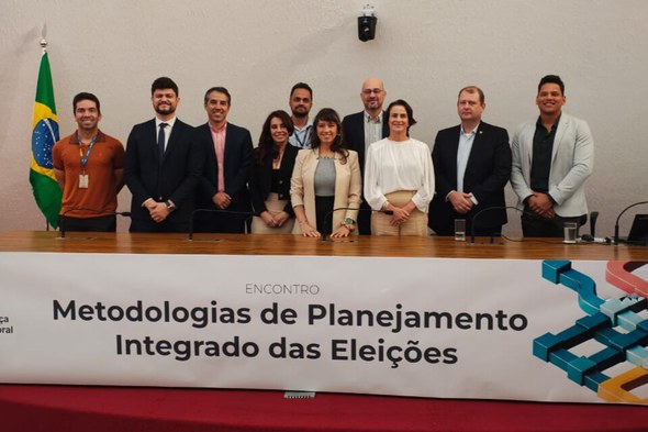 Servidores do TRE-CE participam de encontro nacional sobre planejamento integrado das eleições Registros fotográfico feito durante o Encontro Metodologias de Planejamento Integrado das Eleiçõ...