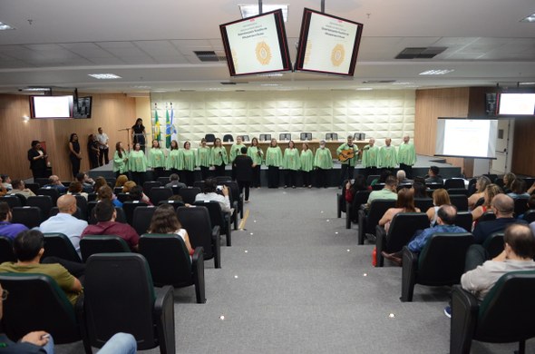 Registro fotográfico feito durante a cerimônia de entrega da Medalha do Mérito Eleitoral Desemba...