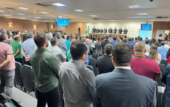 Registro fotográfico feito durante a cerimônia de entrega da Medalha do Mérito Eleitoral Desemba...