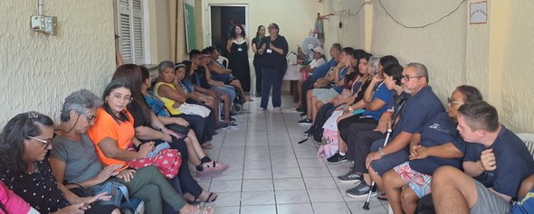 TRE-CE dá início ao projeto “Todo Voto Importa” na Semana da Inclusão e Acessibilidade A imagem mostra um grupo de pessoas reunidas, entre homens e mulheres, posicionadas à direita e ...