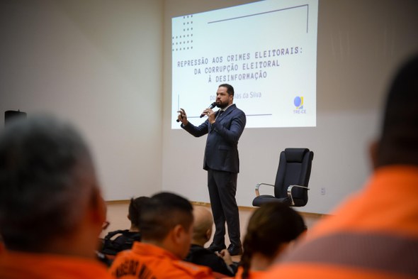 TRE-CE e AESP iniciam capacitação de servidores e agentes da segurança pública sobre crimes eleitorais Registro fotográfico feito no auditório do Centro Integrado de Segurança Pública (CISP). Nele, o...