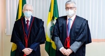 TRE-CE empossa o desembargador Emanuel Leite como membro substituto do Pleno Imagem Ascom/ TRE. Descrição no texto.