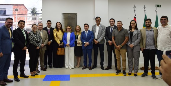 TRE-CE inaugura Fórum Eleitoral de Caucaia e avança na modernização das unidades A foto apresenta autoridades da Justiça Eleitoral e representantes do poder público do município...