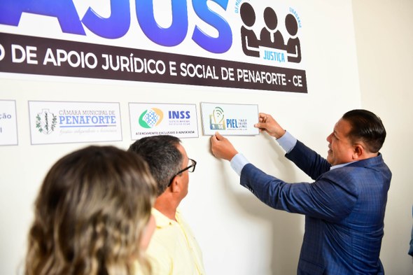 Registro fotográfico feito durante as inaugurações dos Pontos de Inclusão Eleitoral. O president...