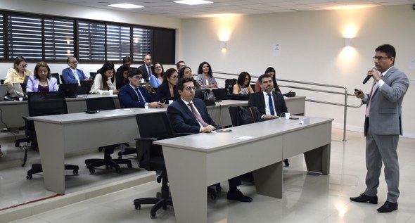 As imagens registram diferentes momentos do evento IV Encontro da Rede Nordeste de Cooperação Ju...