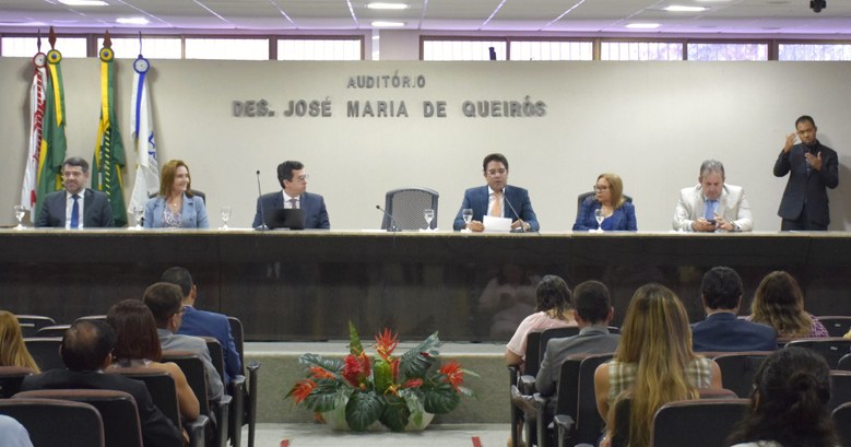 As imagens registram diferentes momentos do evento IV Encontro da Rede Nordeste de Cooperação Ju...