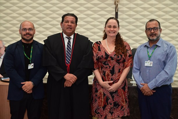 TRE-CE lança nova edição da revista Suffragium Registros fotográficos feitos durante o lançamento da edição da revista. No primeiro, o presiden...