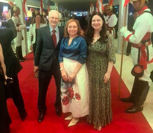 A imagem, registrada no mesmo local, inclui a assessora jurídica da Presidência do TRE-CE, Nyrsa...