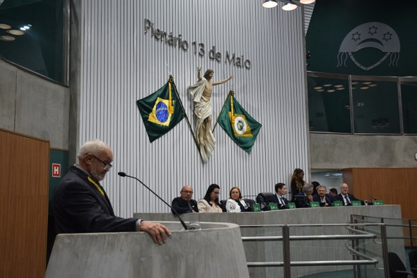 TRE-CE prestigia desembargador Durval Aires Filho na entrega da Medalha 13 de Maio As imagens mostram momentos da cerimônia ocorrida no Plenário 13 de Maio da Assembleia Legislati...