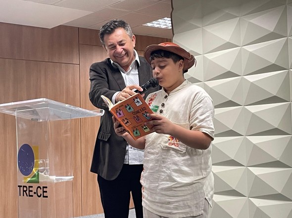 TRE-CE promove Semana de Combate ao Assédio e à Discriminação e assina Acordo de cooperação técnica Registros fotográficos realizados no auditório do TRE-CE durante a abertura da Semana de Combate...