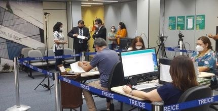 TRE-CE realiza auditora da votação eletrônica na Eleição Suplementar de Jaguaruana Imagem da auditora da votação eletrônica. Descrição ao final da notícia