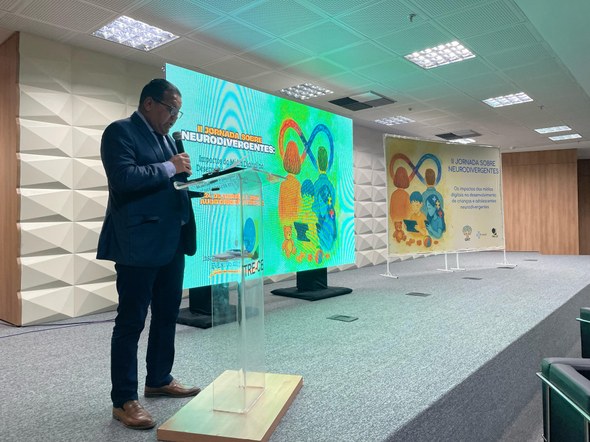 Registro fotográfico feito durante a II Jornada sobre Neurodivergentes, no auditório do TRE-CE. ...