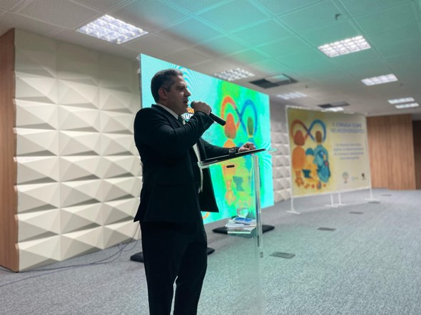 Registro fotográfico feito durante a II Jornada sobre Neurodivergentes, no auditório do TRE-CE. ...