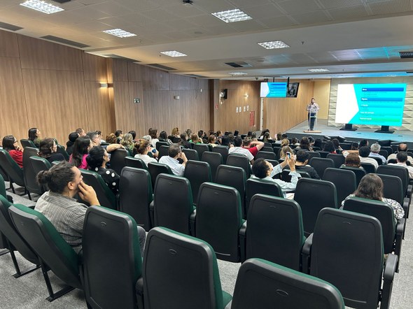 Registro fotográfico feito durante a II Jornada sobre Neurodivergentes, no auditório do TRE-CE. ...