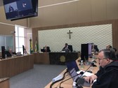 Registro fotográfico feito no Pleno do TRE-CE, durante sessão de julgamento. Estão presentes o p...